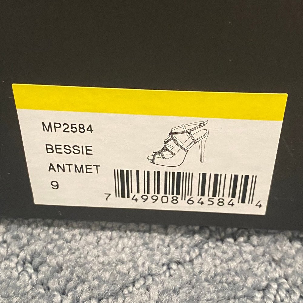 Badgley Mischka Bessie Heels - Picture 10 of 10